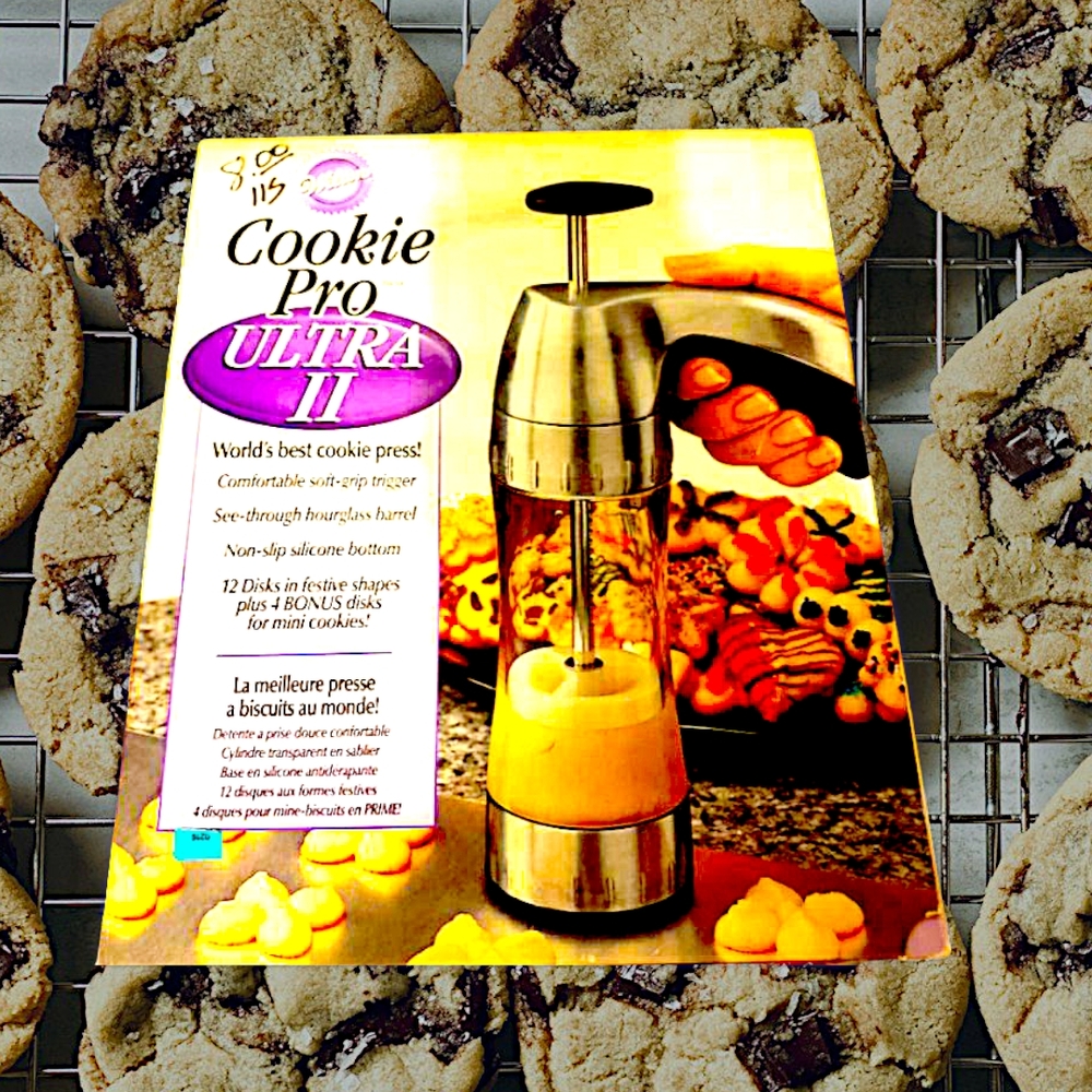 Wilton Cookie Pro Ultra II w/12 Festive Shape Disks + 4 Bonus Mini Cookie Disks